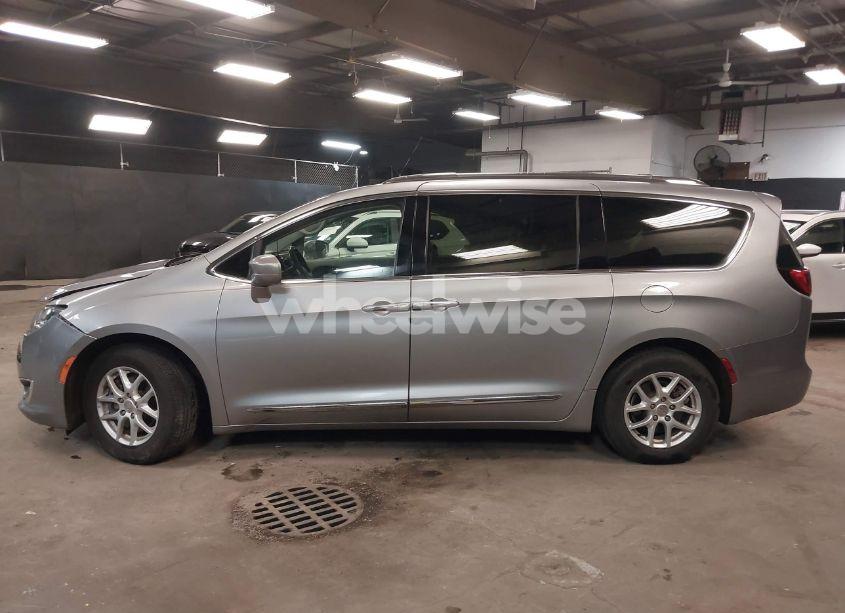 Photo 14 of 2020 Chrysler Pacifica TOURING L (VIN 2C4RC1BG0LR106392)