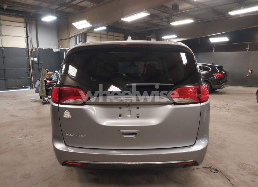 Photo 16 of 2020 Chrysler Pacifica TOURING L (VIN 2C4RC1BG0LR106392)