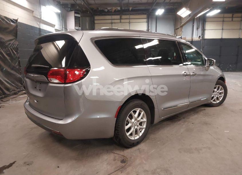 Photo 4 of 2020 Chrysler Pacifica TOURING L (VIN 2C4RC1BG0LR106392)