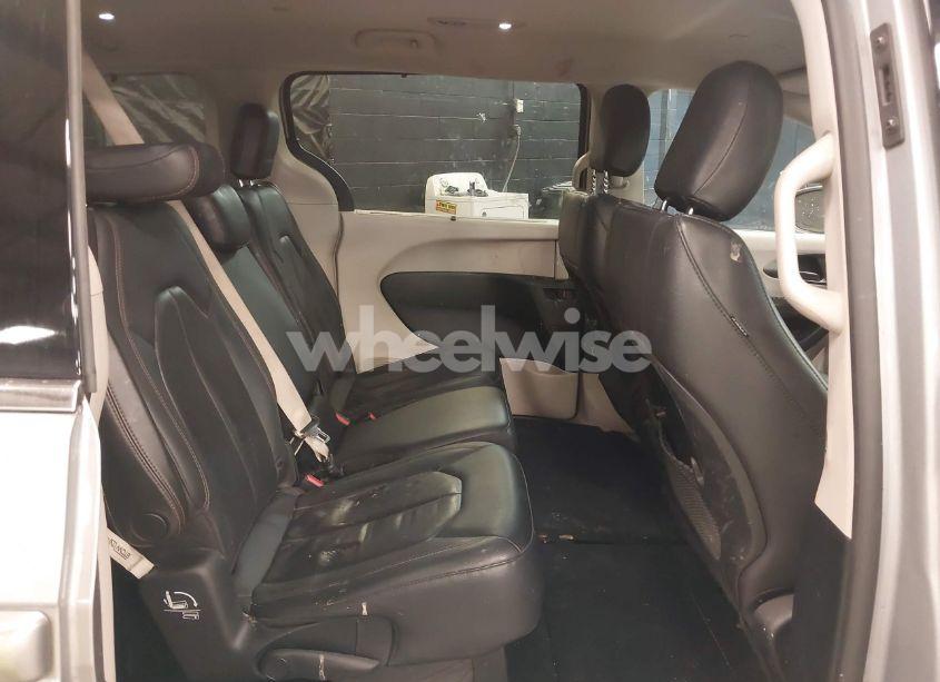 Photo 8 of 2020 Chrysler Pacifica TOURING L (VIN 2C4RC1BG0LR106392)