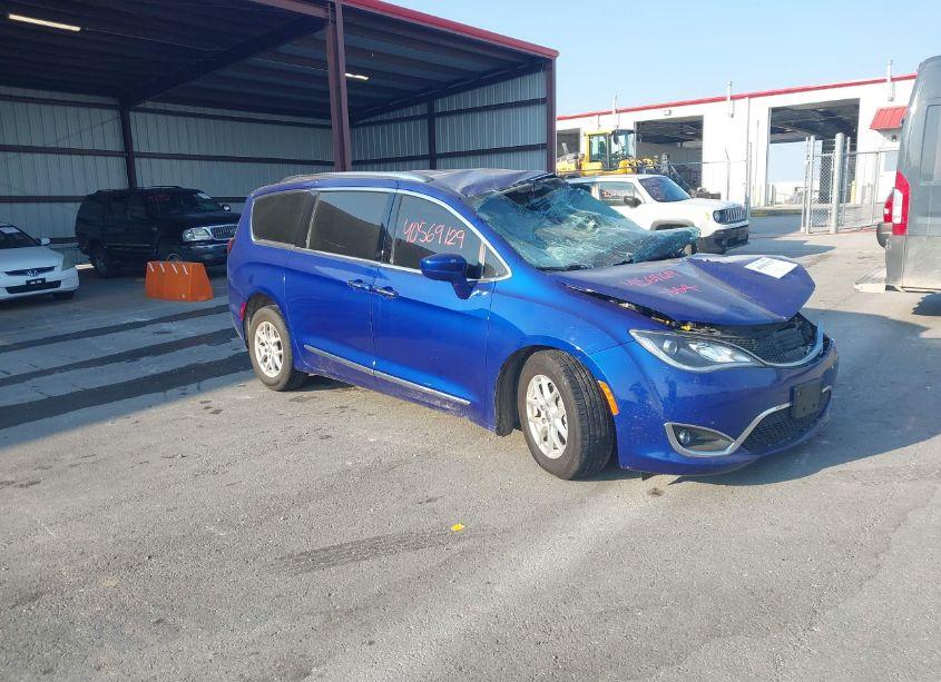 2020 Chrysler Pacifica TOURING L (VIN 2C4RC1BG0LR272718) main photo