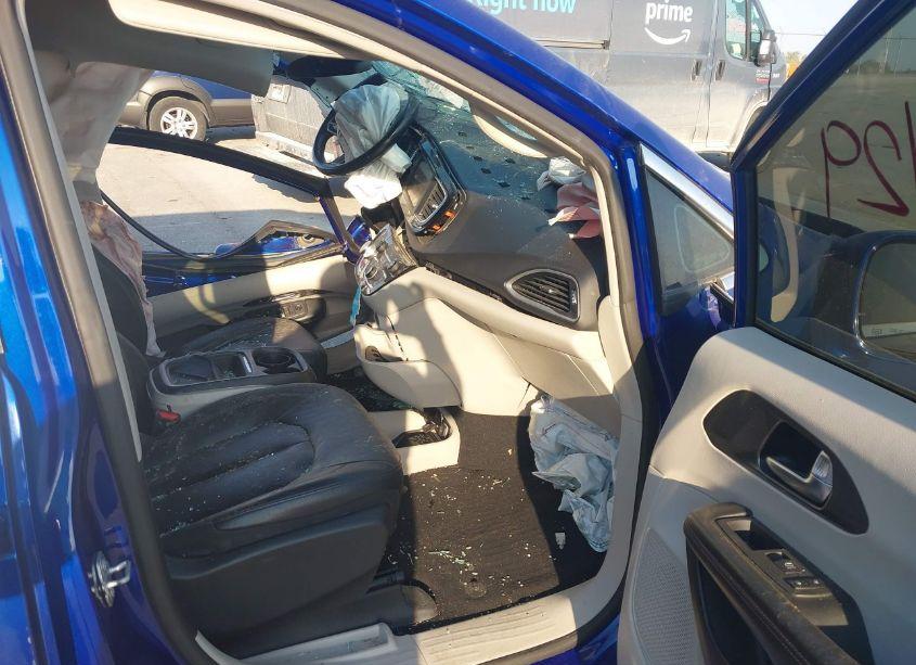 Photo 5 of 2020 Chrysler Pacifica TOURING L (VIN 2C4RC1BG0LR272718)