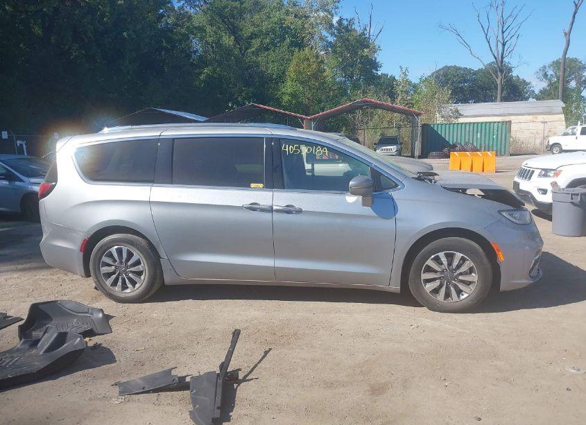 Photo 13 of 2021 Chrysler Pacifica TOURING L (VIN 2C4RC1BG0MR527577)