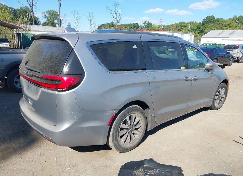 Photo 4 of 2021 Chrysler Pacifica TOURING L (VIN 2C4RC1BG0MR527577)