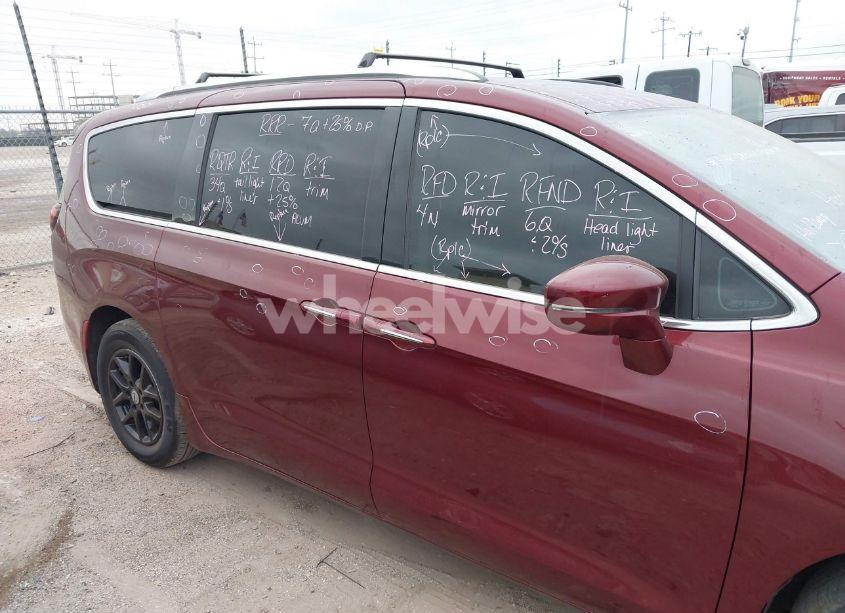 Photo 13 of 2021 Chrysler Pacifica TOURING L (VIN 2C4RC1BG0MR574477)