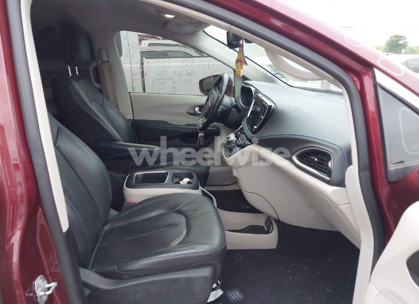 Photo 5 of 2021 Chrysler Pacifica TOURING L (VIN 2C4RC1BG0MR574477)