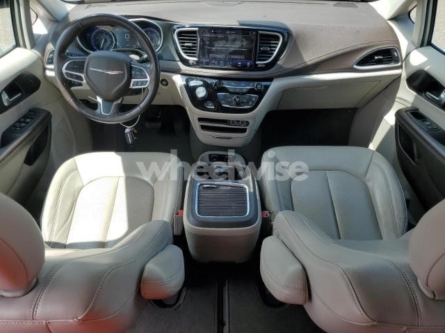 Photo 11 of 2021 CHRYSLER PACIFICA TOURING L (VIN 2C4RC1BG0MR576598)