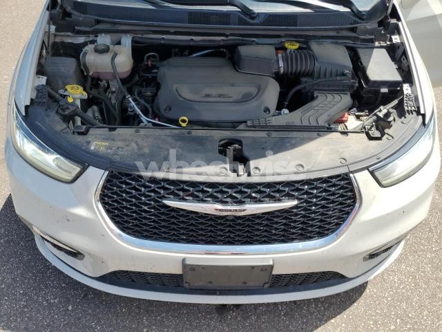 Photo 13 of 2021 CHRYSLER PACIFICA TOURING L (VIN 2C4RC1BG0MR576598)