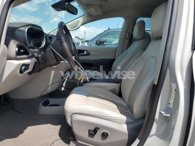 Photo 4 of 2021 CHRYSLER PACIFICA TOURING L (VIN 2C4RC1BG0MR576598)