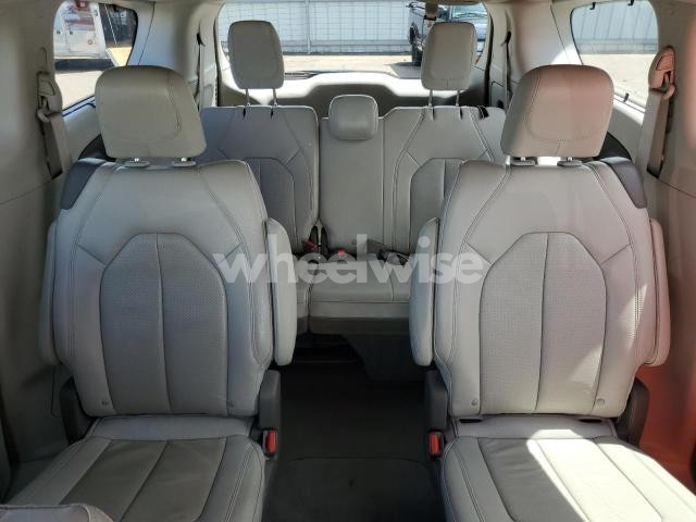 Photo 6 of 2021 CHRYSLER PACIFICA TOURING L (VIN 2C4RC1BG0MR576598)