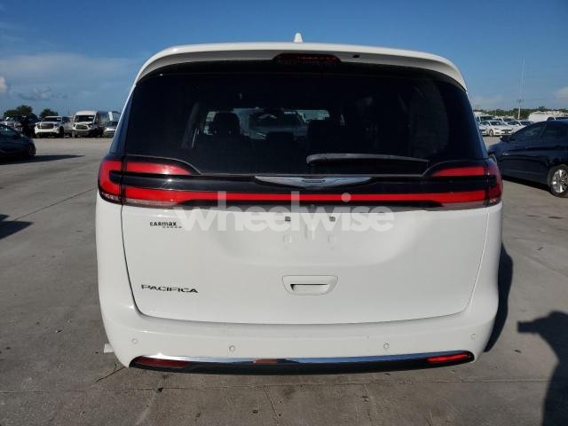 Photo 10 of 2022 CHRYSLER PACIFICA TOURING L (VIN 2C4RC1BG0NR123597)
