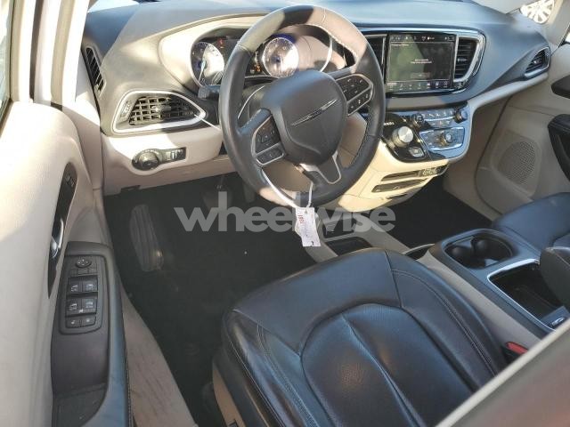Photo 2 of 2022 CHRYSLER PACIFICA TOURING L (VIN 2C4RC1BG0NR123597)