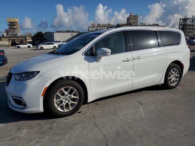 Photo 3 of 2022 CHRYSLER PACIFICA TOURING L (VIN 2C4RC1BG0NR123597)