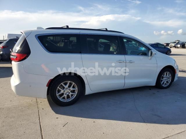 Photo 6 of 2022 CHRYSLER PACIFICA TOURING L (VIN 2C4RC1BG0NR123597)