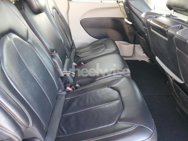 Photo 9 of 2022 CHRYSLER PACIFICA TOURING L (VIN 2C4RC1BG0NR123597)