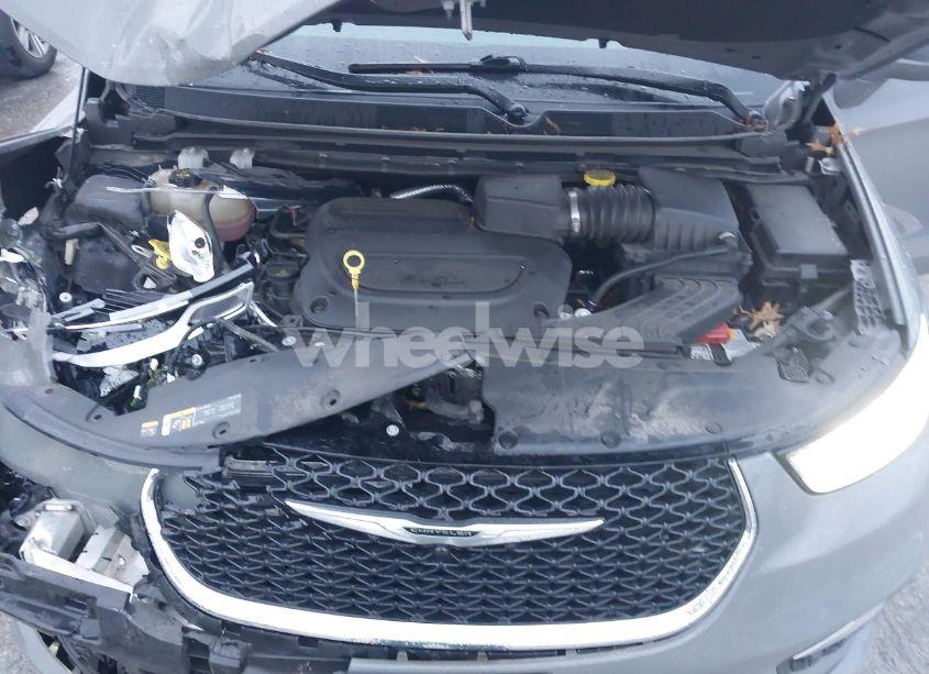 Photo 10 of 2022 Chrysler Pacifica TOURING L (VIN 2C4RC1BG0NR133417)