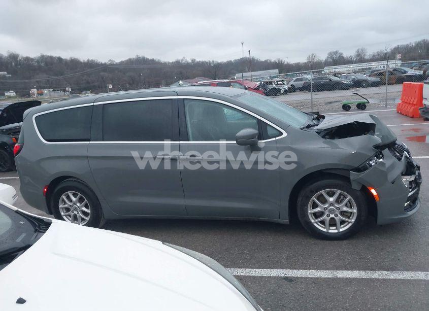 Photo 13 of 2022 Chrysler Pacifica TOURING L (VIN 2C4RC1BG0NR133417)