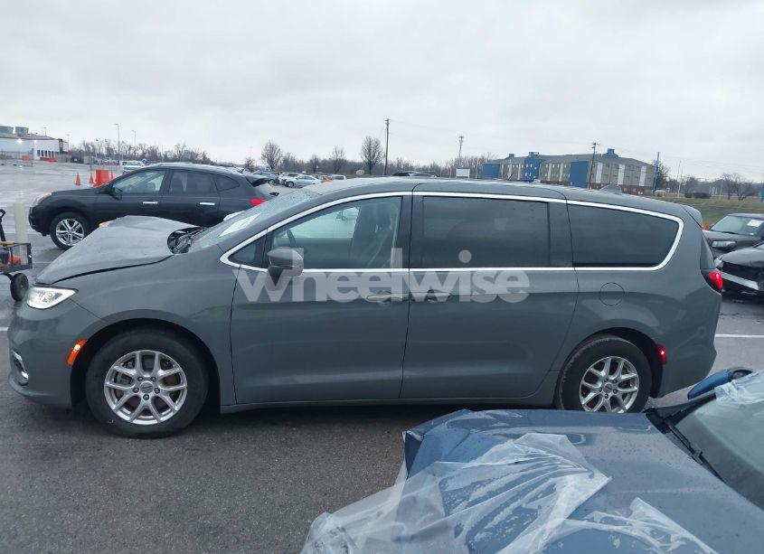 Photo 14 of 2022 Chrysler Pacifica TOURING L (VIN 2C4RC1BG0NR133417)