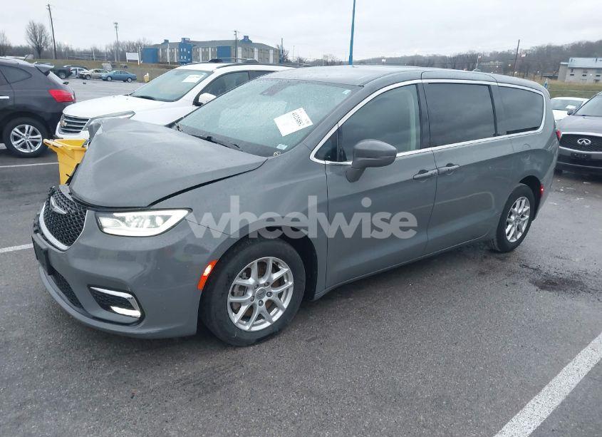 Photo 2 of 2022 Chrysler Pacifica TOURING L (VIN 2C4RC1BG0NR133417)