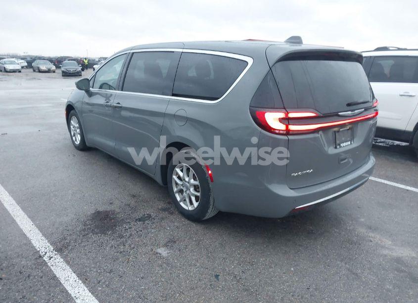 Photo 3 of 2022 Chrysler Pacifica TOURING L (VIN 2C4RC1BG0NR133417)