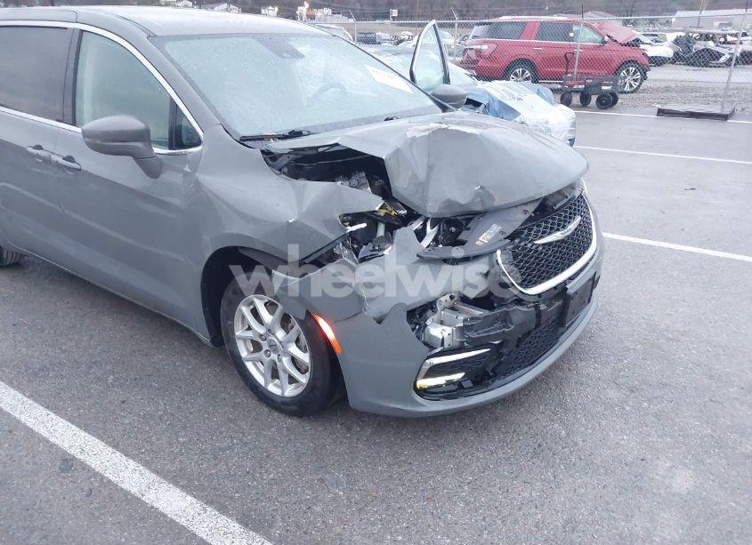 Photo 6 of 2022 Chrysler Pacifica TOURING L (VIN 2C4RC1BG0NR133417)