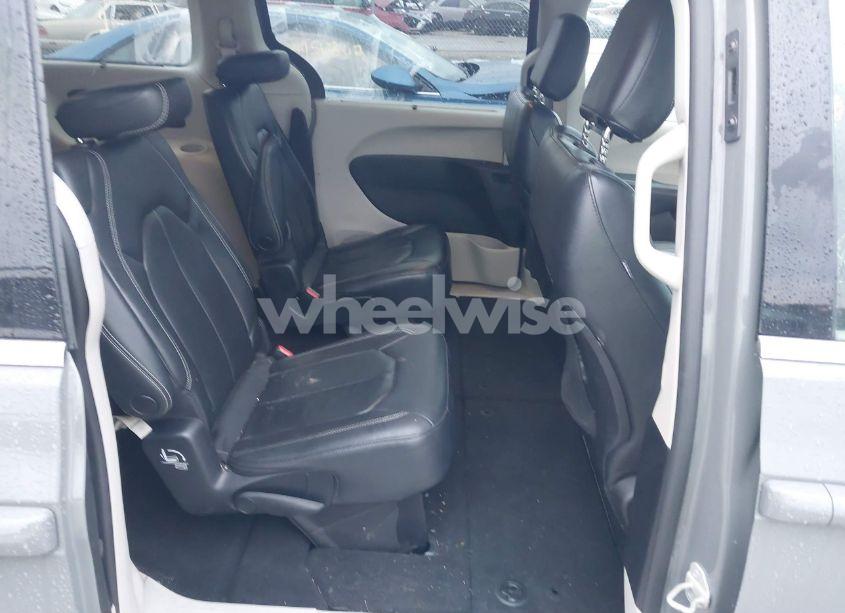 Photo 8 of 2022 Chrysler Pacifica TOURING L (VIN 2C4RC1BG0NR133417)