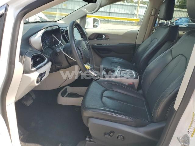 Photo 3 of 2022 CHRYSLER PACIFICA TOURING L (VIN 2C4RC1BG0NR150850)