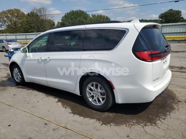 Photo 5 of 2022 CHRYSLER PACIFICA TOURING L (VIN 2C4RC1BG0NR150850)