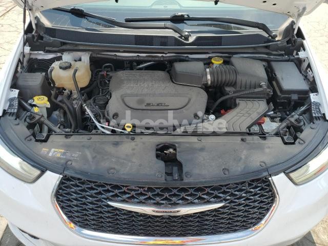 Photo 9 of 2022 CHRYSLER PACIFICA TOURING L (VIN 2C4RC1BG0NR150850)