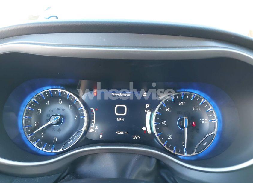 Photo 7 of 2022 Chrysler Pacifica TOURING L (VIN 2C4RC1BG0NR157717)