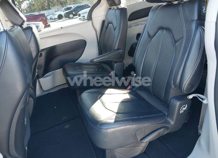 Photo 8 of 2022 Chrysler Pacifica TOURING L (VIN 2C4RC1BG0NR157717)