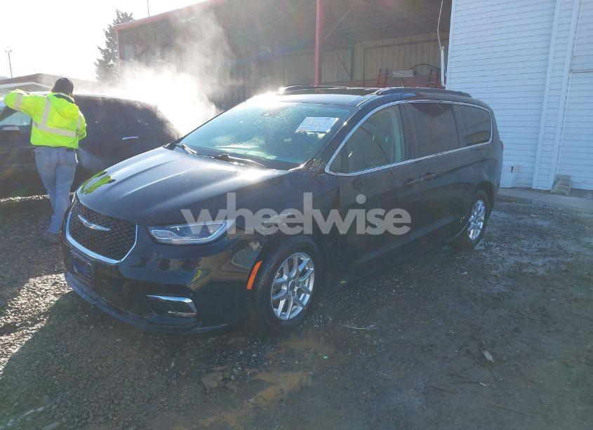 Photo 2 of 2022 Chrysler Pacifica TOURING L (VIN 2C4RC1BG0NR162464)