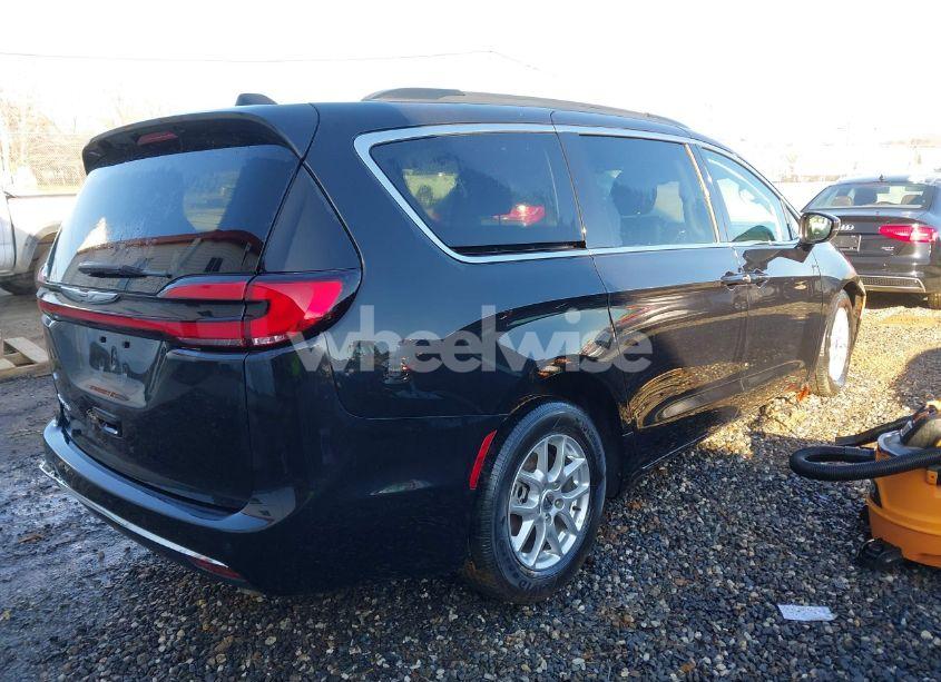 Photo 4 of 2022 Chrysler Pacifica TOURING L (VIN 2C4RC1BG0NR162464)