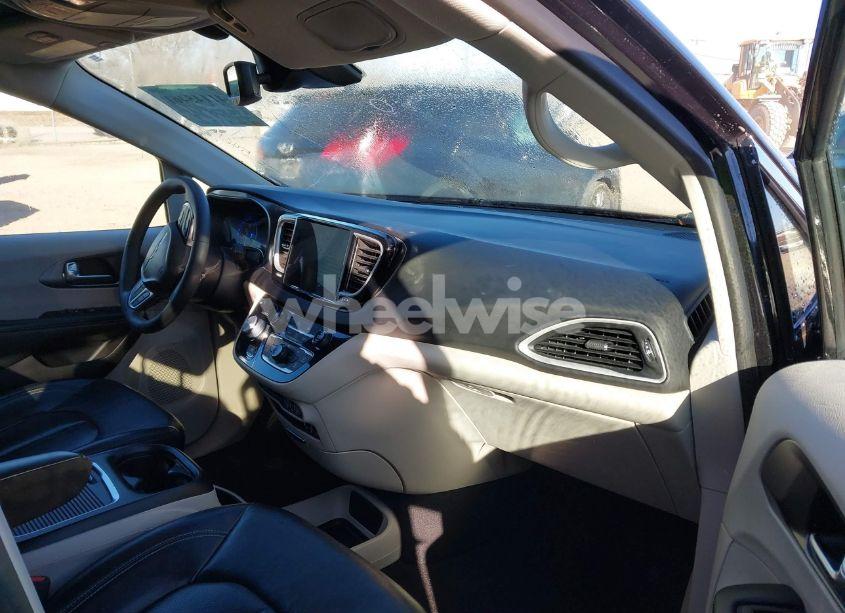 Photo 5 of 2022 Chrysler Pacifica TOURING L (VIN 2C4RC1BG0NR162464)