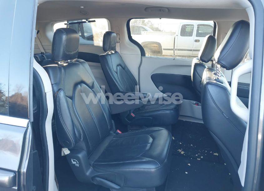 Photo 8 of 2022 Chrysler Pacifica TOURING L (VIN 2C4RC1BG0NR179362)