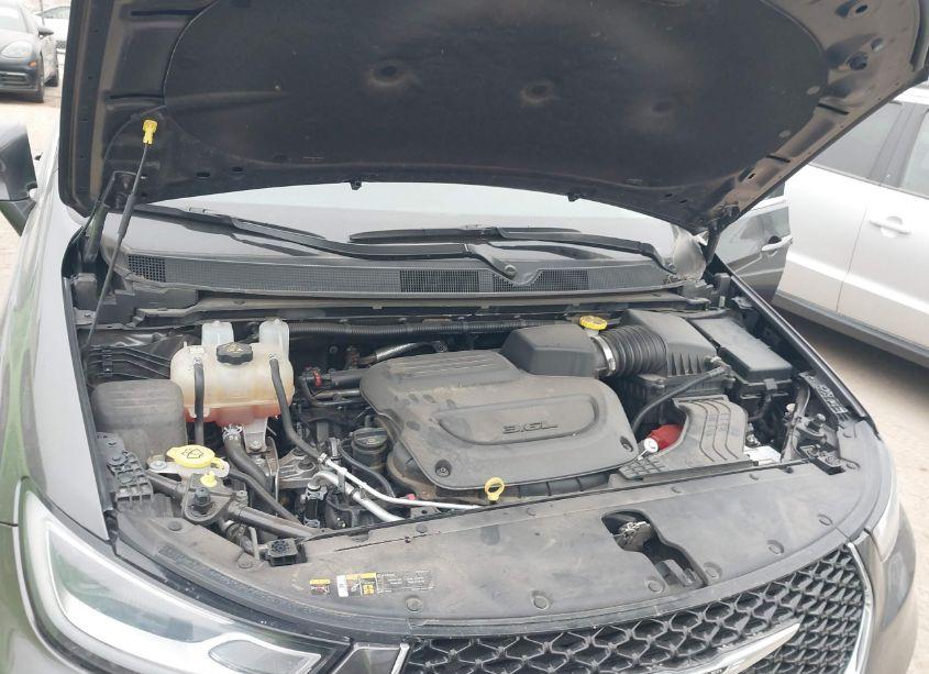 Photo 10 of 2022 Chrysler Pacifica TOURING L (VIN 2C4RC1BG0NR190829)