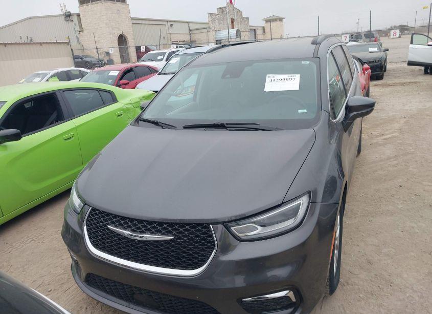 Photo 12 of 2022 Chrysler Pacifica TOURING L (VIN 2C4RC1BG0NR190829)