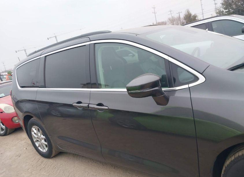 Photo 13 of 2022 Chrysler Pacifica TOURING L (VIN 2C4RC1BG0NR190829)