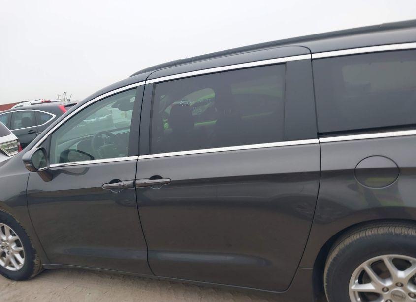 Photo 14 of 2022 Chrysler Pacifica TOURING L (VIN 2C4RC1BG0NR190829)