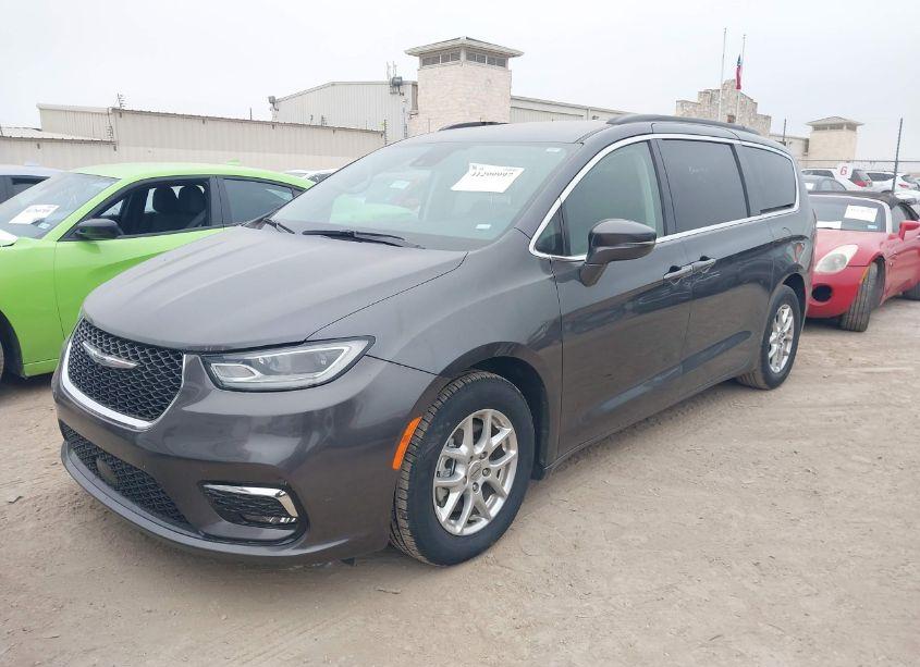 Photo 2 of 2022 Chrysler Pacifica TOURING L (VIN 2C4RC1BG0NR190829)