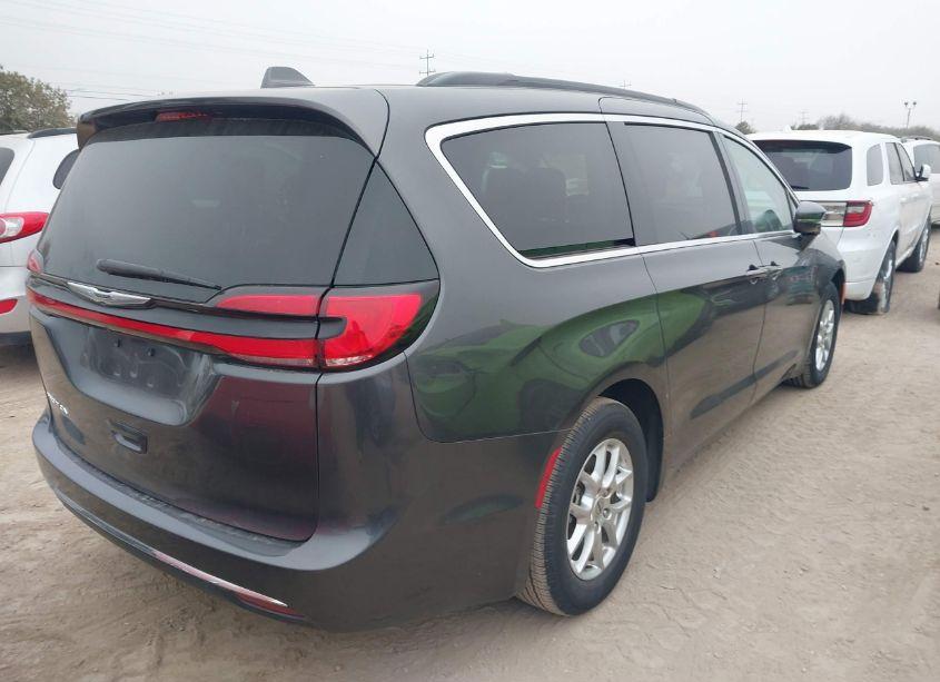 Photo 4 of 2022 Chrysler Pacifica TOURING L (VIN 2C4RC1BG0NR190829)