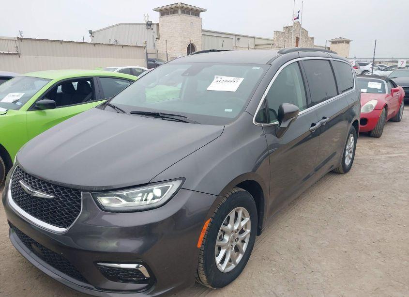 Photo 6 of 2022 Chrysler Pacifica TOURING L (VIN 2C4RC1BG0NR190829)