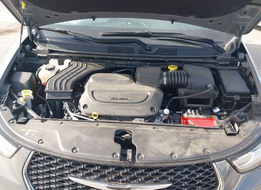 Photo 10 of 2022 Chrysler Pacifica TOURING L (VIN 2C4RC1BG0NR197599)