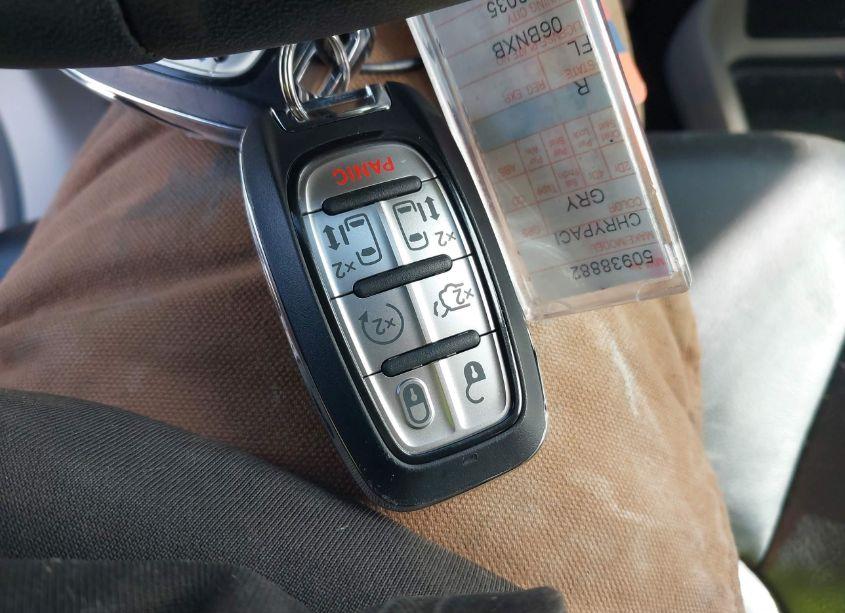 Photo 11 of 2022 Chrysler Pacifica TOURING L (VIN 2C4RC1BG0NR197599)