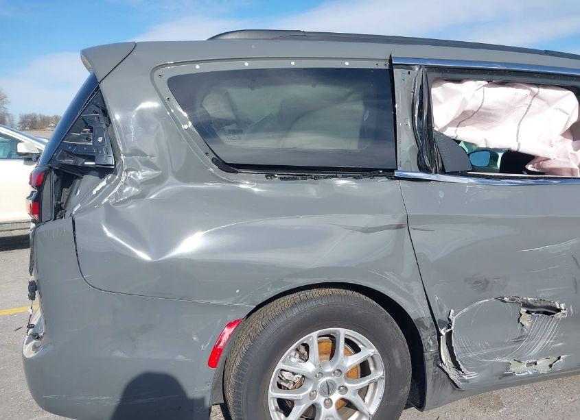 Photo 12 of 2022 Chrysler Pacifica TOURING L (VIN 2C4RC1BG0NR197599)