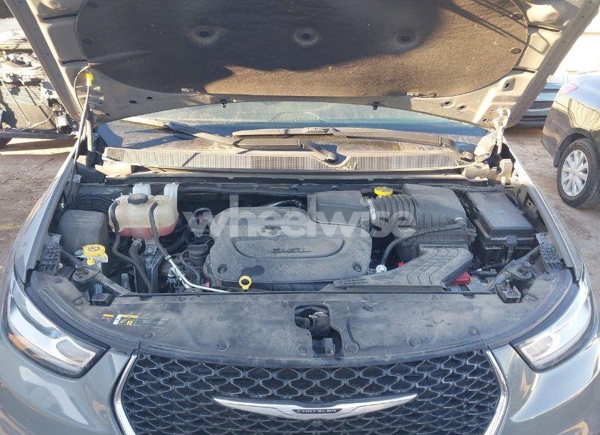 Photo 10 of 2022 Chrysler Pacifica TOURING L (VIN 2C4RC1BG0NR233663)