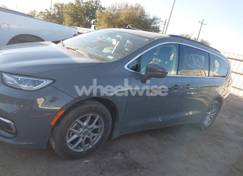 Photo 14 of 2022 Chrysler Pacifica TOURING L (VIN 2C4RC1BG0NR233663)