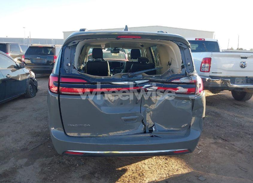 Photo 16 of 2022 Chrysler Pacifica TOURING L (VIN 2C4RC1BG0NR233663)