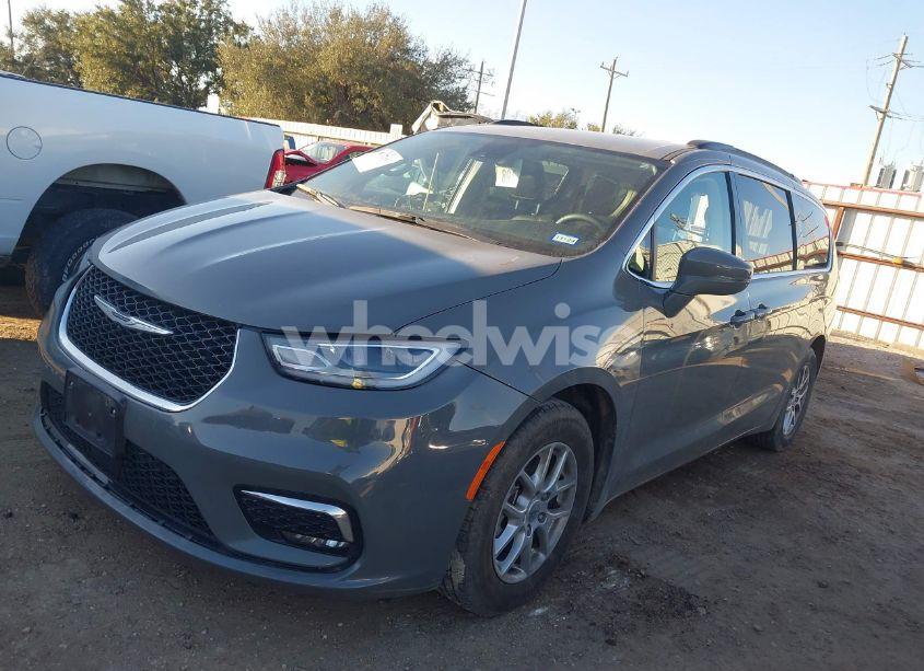 Photo 2 of 2022 Chrysler Pacifica TOURING L (VIN 2C4RC1BG0NR233663)