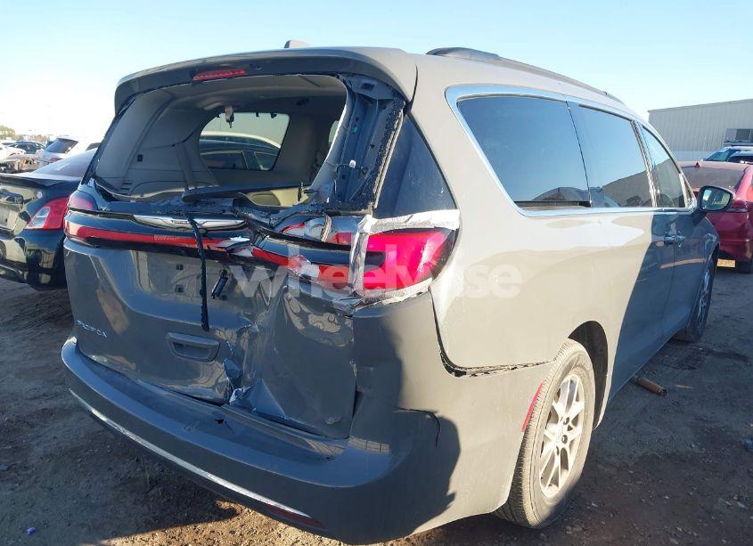 Photo 4 of 2022 Chrysler Pacifica TOURING L (VIN 2C4RC1BG0NR233663)